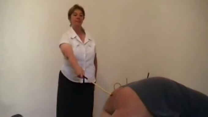 Una Mujer Milf Recibe Una Paliza Hardcore