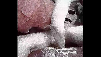 Amatir Berpakaian Lateks Memberikan Blowjob Yang Baik