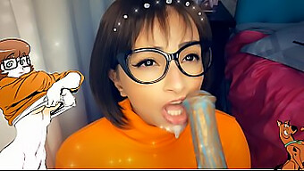 La Latina Velma Dal Culo Grosso Fa Un Pompino Al Mostro Di Scooby Doo In Cosplay